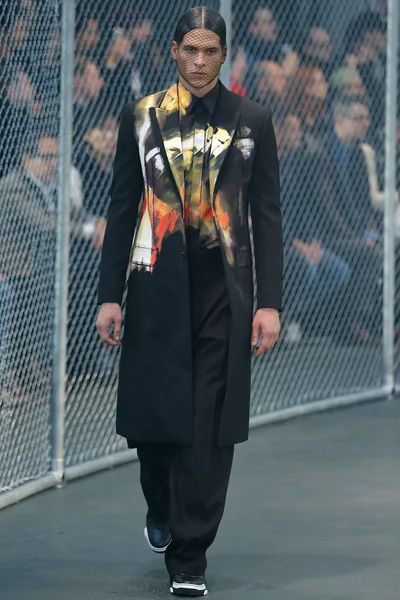 Look 4